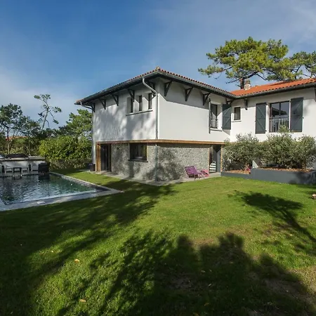 Laku Villa *