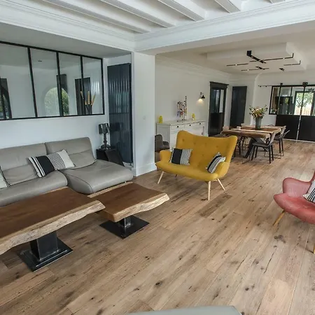 Laku Villa *