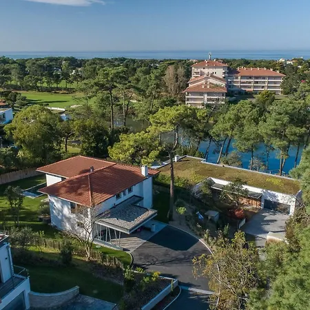Laku Villa *